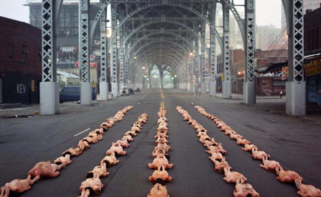 Tunick Live Installation Socle Du Monde 2024